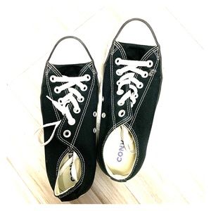 Black classic converse